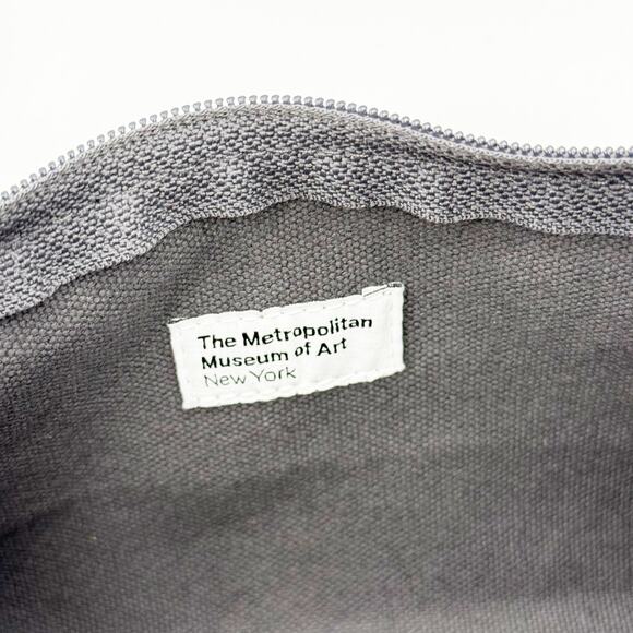 THE MET The Metropolitan Museum of Art ‘Yield to the Art’ Canvas Zipper Pouch - Picture 6 of 12